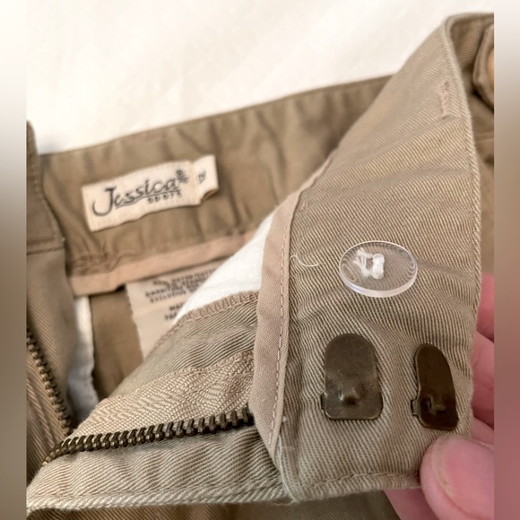 💙 Jessica Sport size 12 vintage Cargo Walking Short in a medium tan colour. - Picture 6 of 10